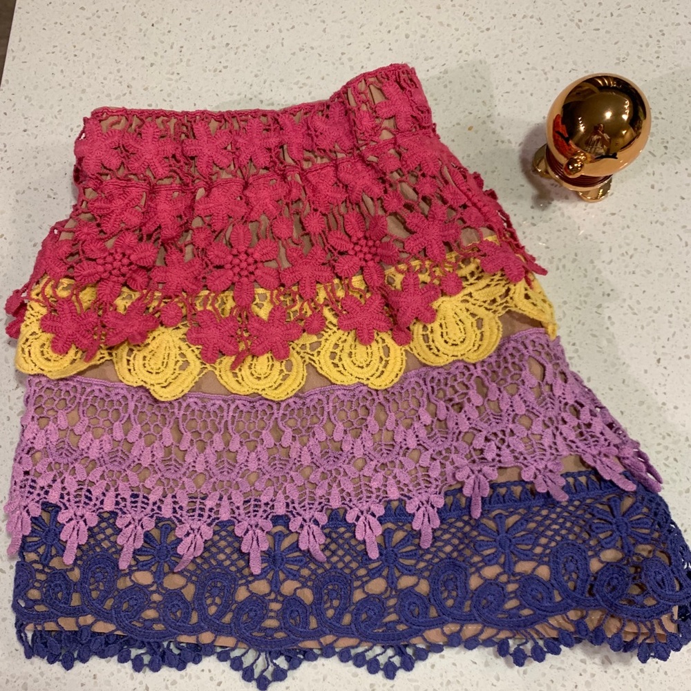5|$25 Colorful Lace Umgee shorts L
